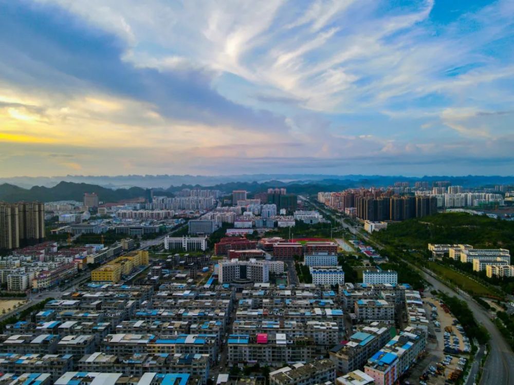 现在四通八达,条条畅通 18年前 崇左,你变了 18年前 你的城区面积只有