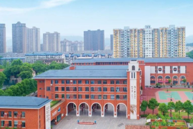 长沙岳麓区一小学将被"扩建",新增12个班,涵盖科教楼,综合楼