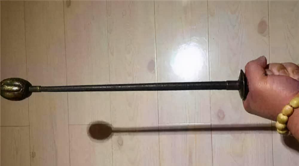 古代兵器战锤,为何西方的往往带尖刺,中国却喜欢做成带棱蒜瓣_腾讯新