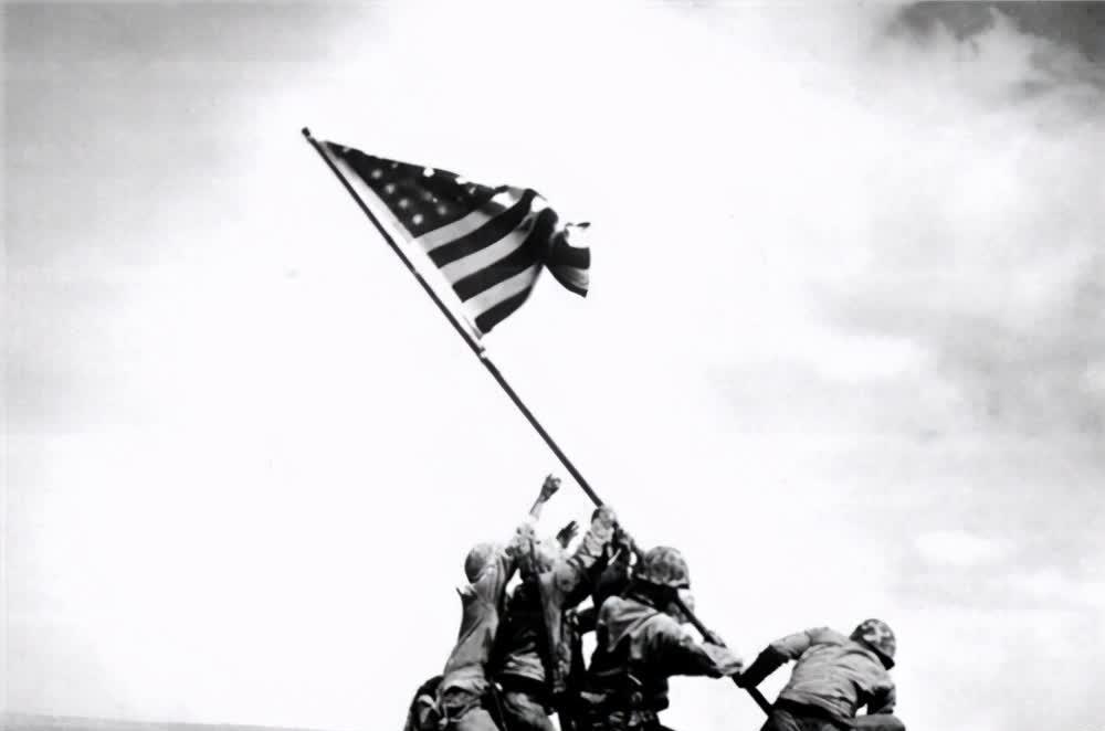 二战著名插旗照的诅咒:六个插旗美军中有三个战死,一个冻死街头_腾讯