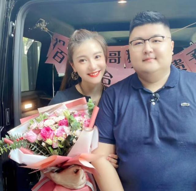 痞幼彻底没戏了,猴哥正式与另一位网红官宣,他俩才是真情侣