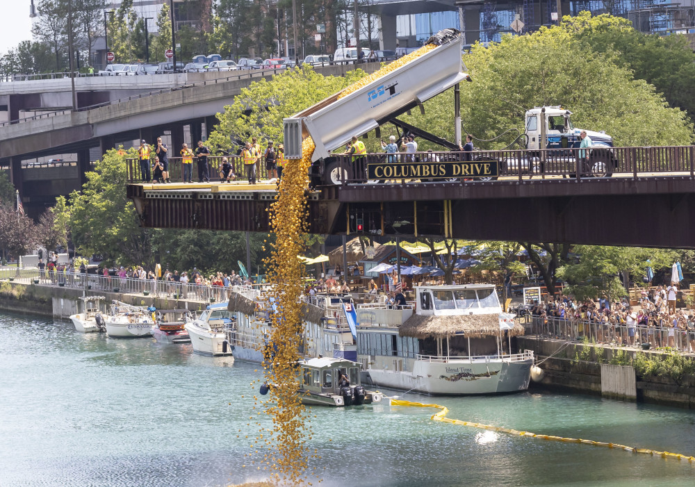 国际芝加哥小黄鸭慈善竞赛