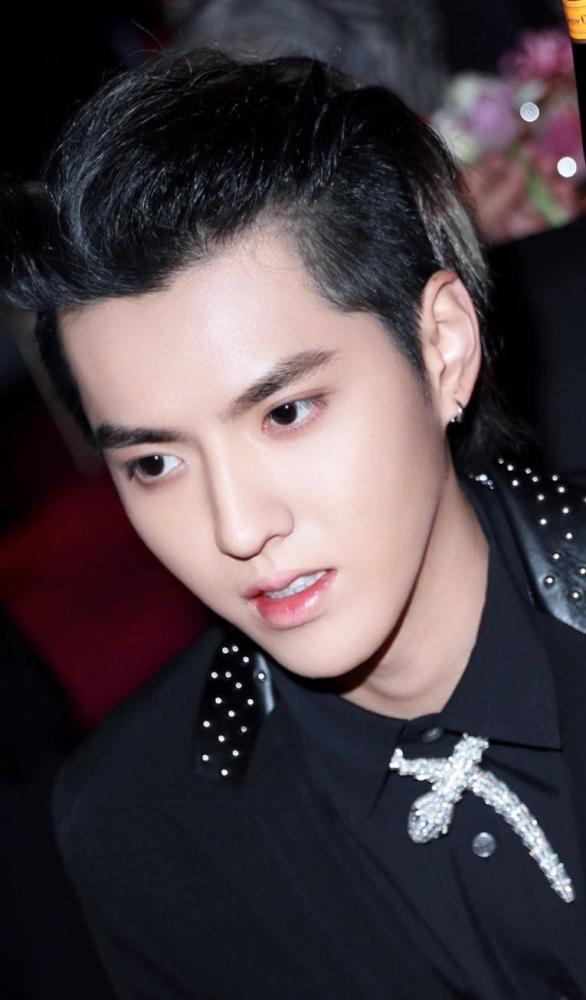 妈妈报案导致吴亦凡刑拘曾切断父子一切联系吴亦凡生父身份曝光