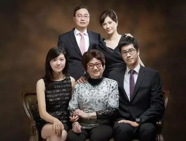 一代越剧宗师王文娟离世女儿详述母亲最后时光8字悼念妈妈惹泪目