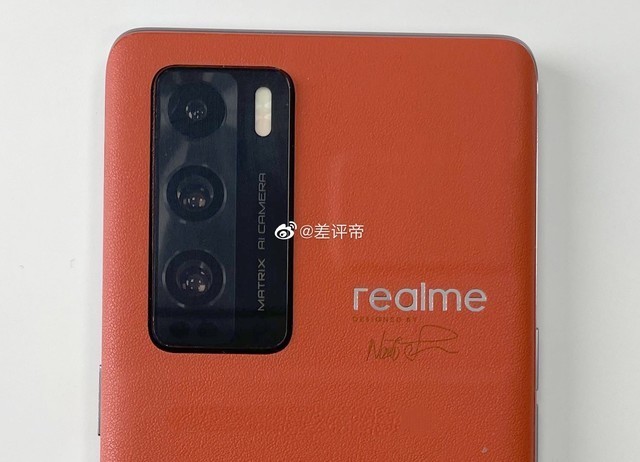 还挺好看！realme  GT  大师探索版&#34;橘色后盖&#34;曝光