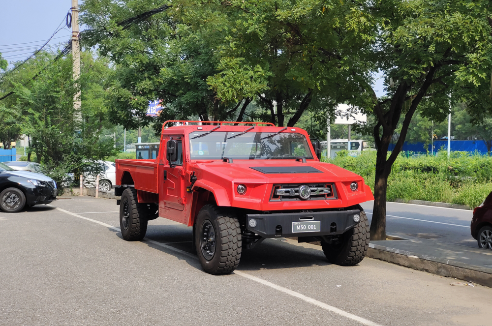 实拍东风猛士m50,搭4.0t柴油动力,国六能上牌,外观十分霸气