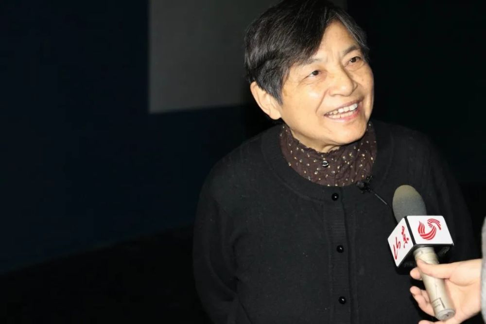 梁亚萍研发的便于现代人携带的小件耀瓷实用器成了市场上的爆款