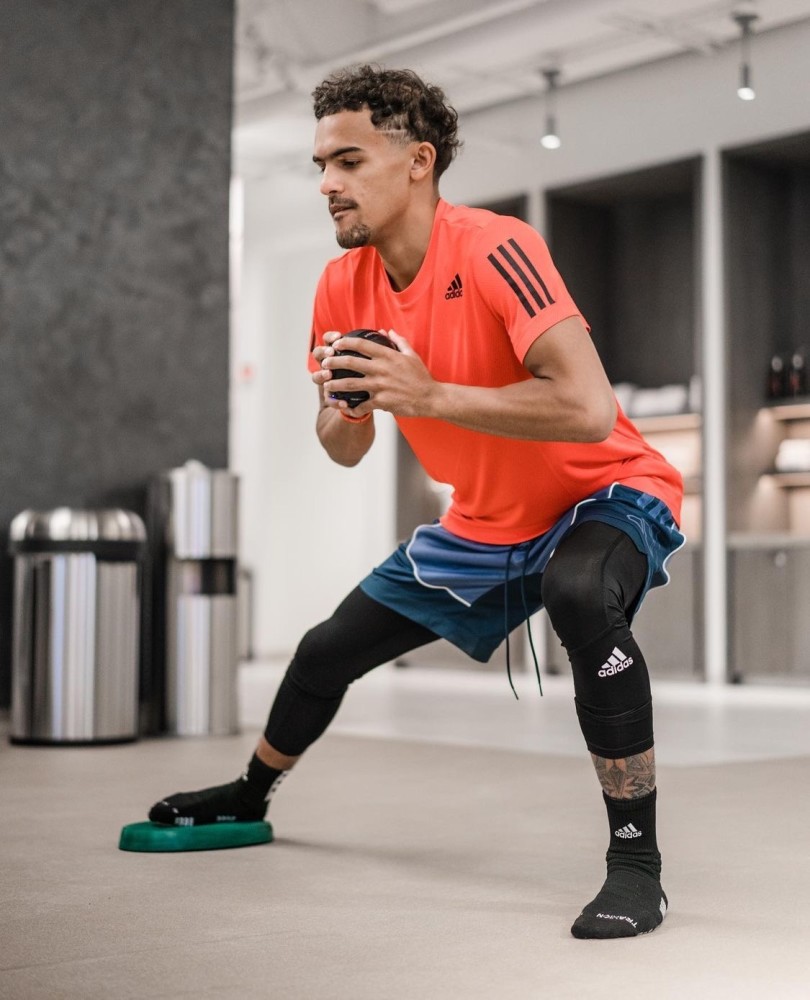 获5年207亿大合同他天道酬勤特雷杨沉浸健身房晒个人训练照