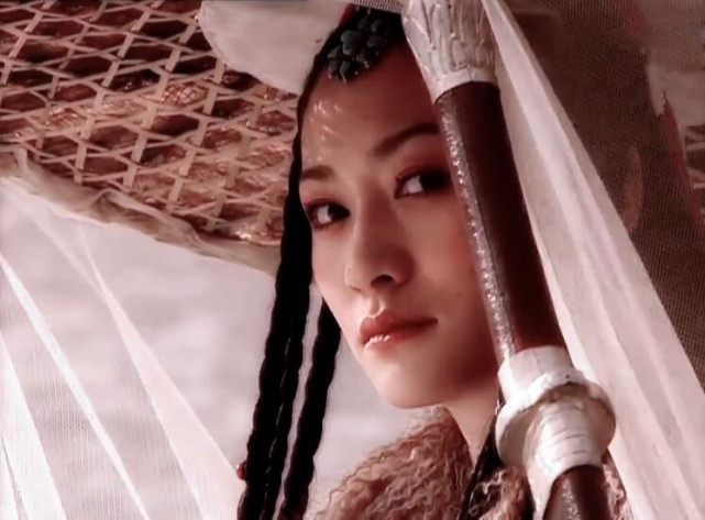 最后科普一下帷帽(摘自百科):帷帽原属胡装,最开始的样式叫幂篱,一般