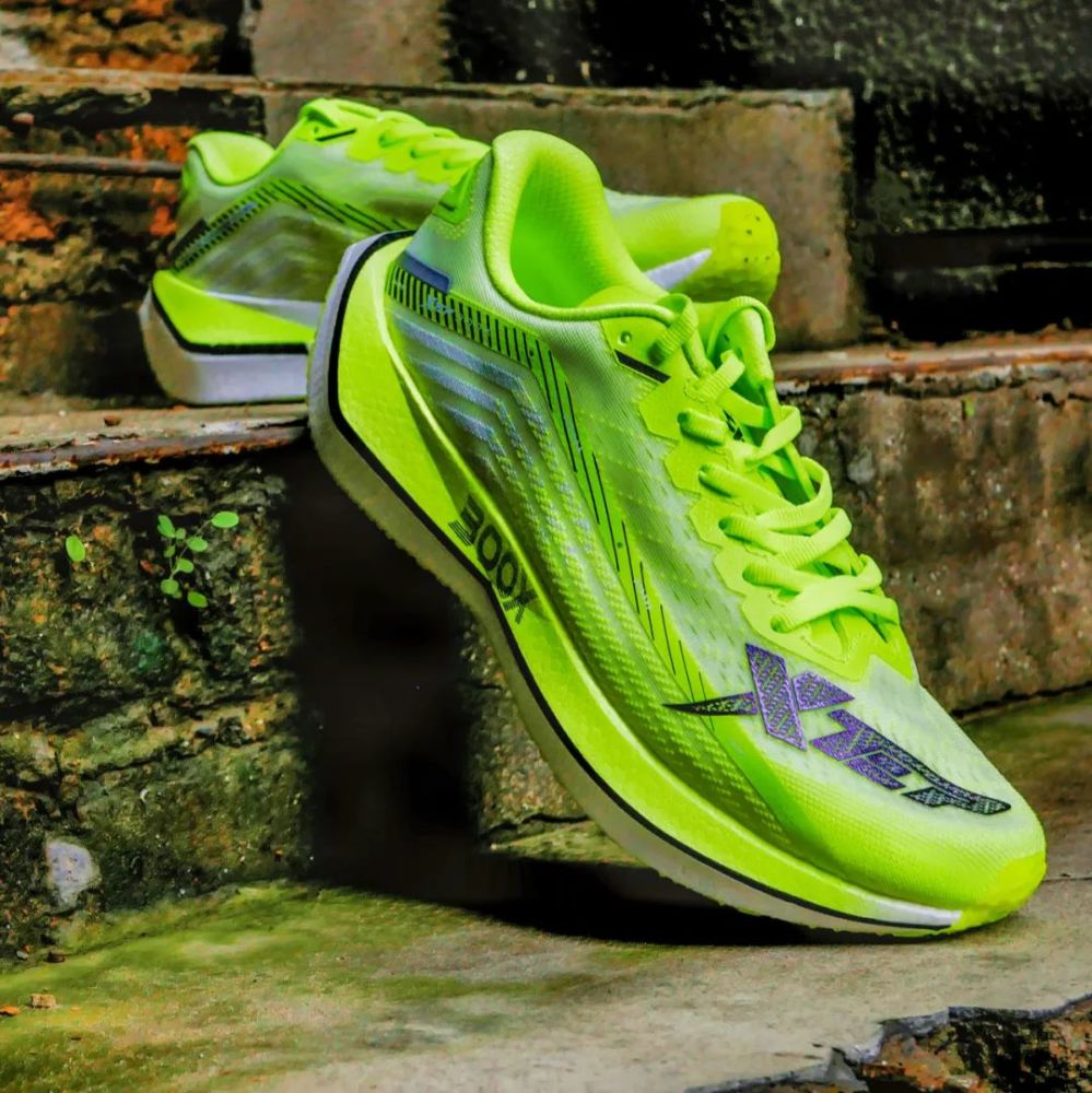 wen鞋评赏析遇事不决300x20特步顶级稳定竞速跑鞋