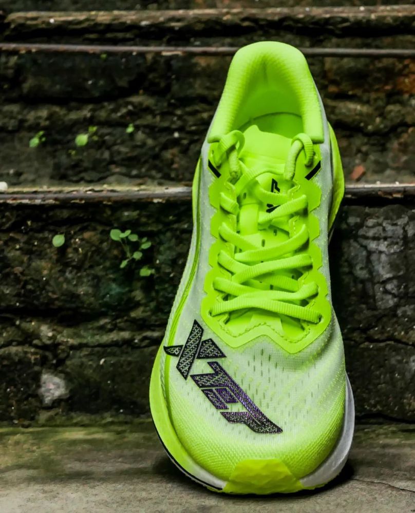 wen鞋评赏析遇事不决300x20特步顶级稳定竞速跑鞋