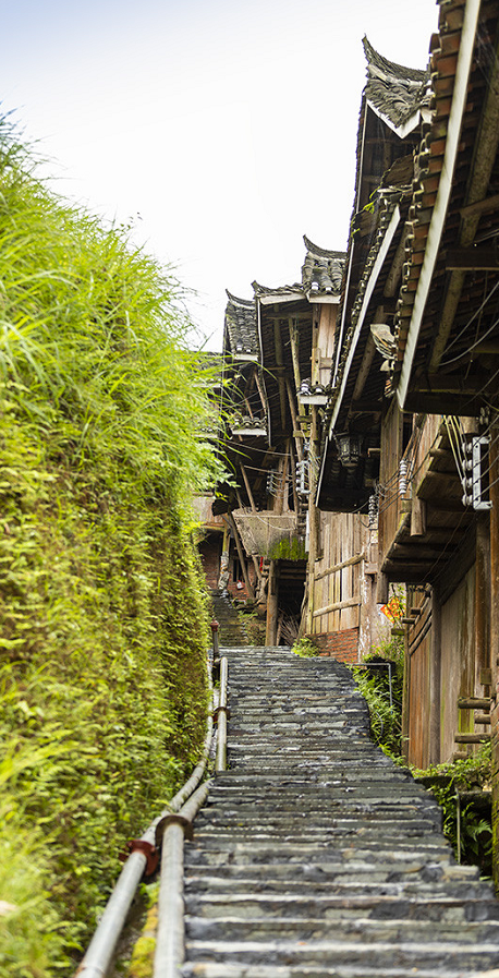 广西一百年寨子被誉为活的博物馆还被列入世界非物质文化遗产