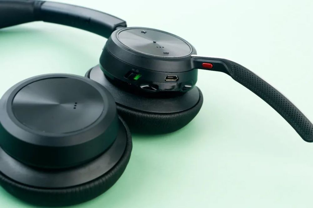 提升专注力的专业耳机|poly voyager focus 2