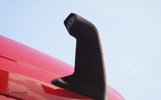 电子后视镜超大曲面风挡性能媲美斯堪尼亚实拍达夫xg重卡