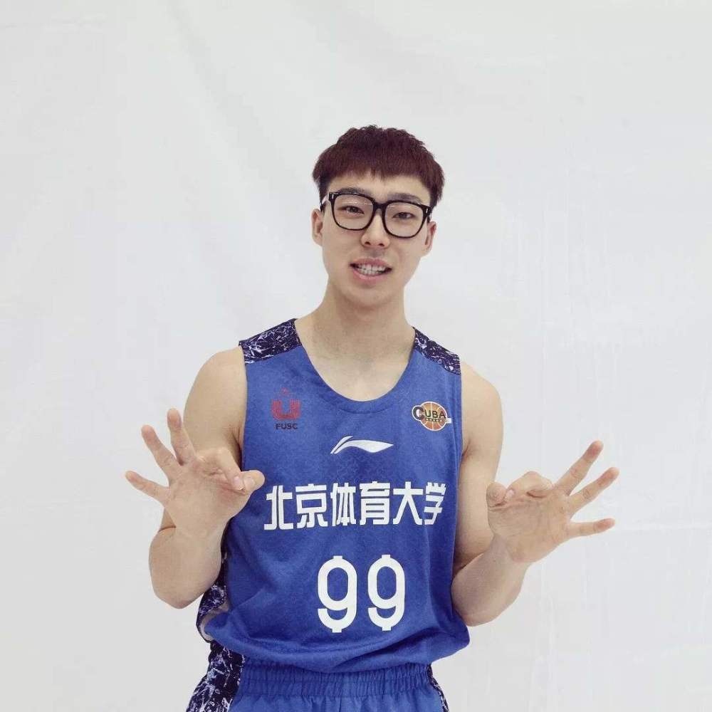 因200多斤而脚踝骨折杨皓喆半年狂减30斤逆袭冲进cba