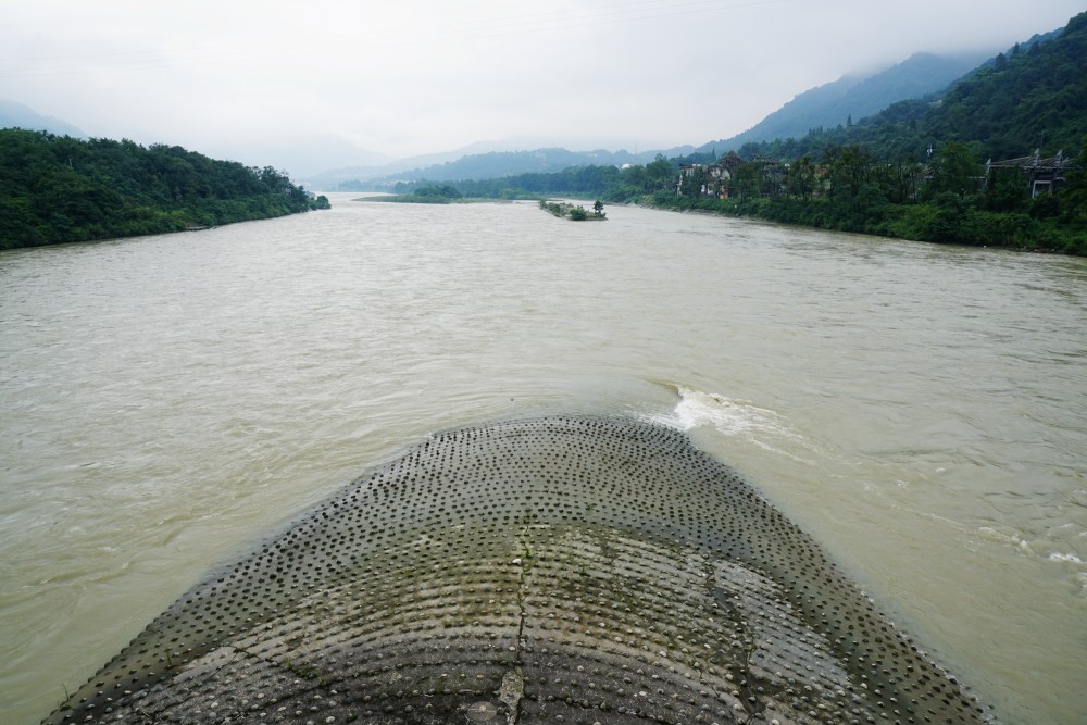 都江堰世界水利文化的鼻祖一江千年水利工程令人感怀向往
