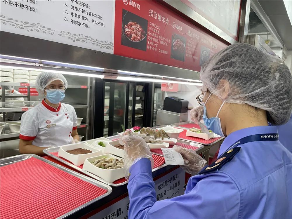 周周有料到直击南宁海底捞后厨为您揭开网红餐饮店的神秘面纱