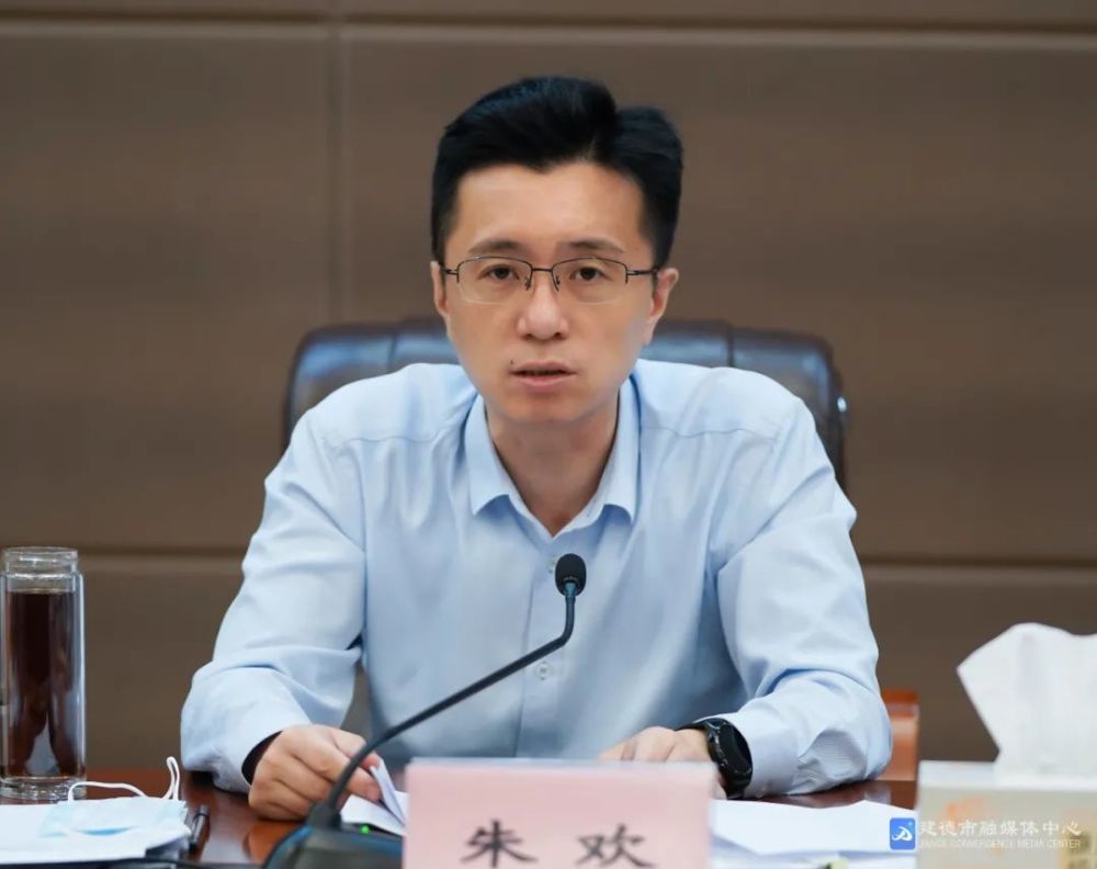 市委书记朱欢主持会议并讲话,叶万生,吴铁民,吕平等市四套班