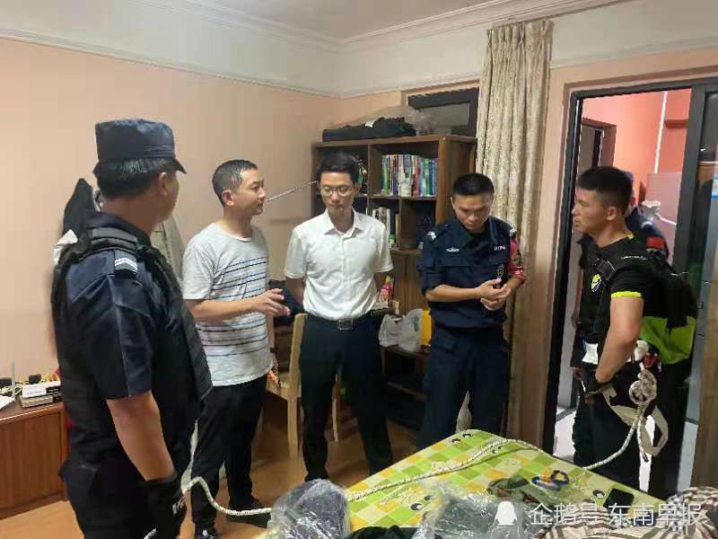 巡特,派出所等警种赶赴现场进行处置的安溪县副县长,公安局长陈建煌