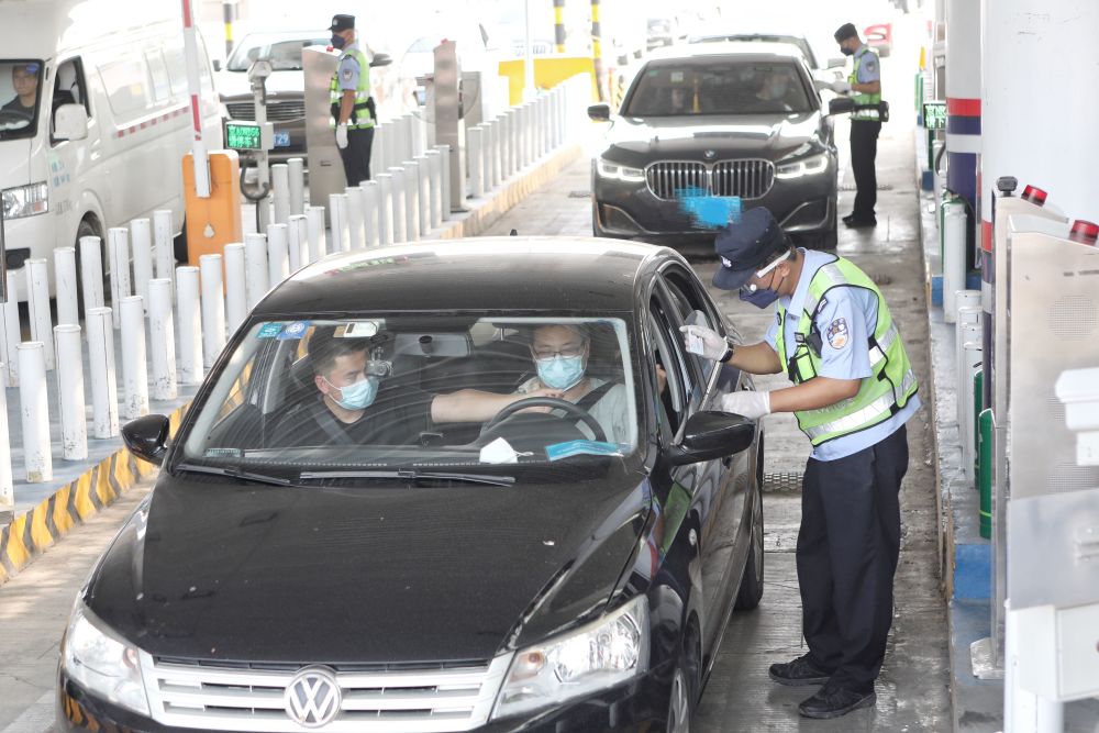 不漏一车不漏一人,北京54个进京检查站5千余警力防疫"进京"