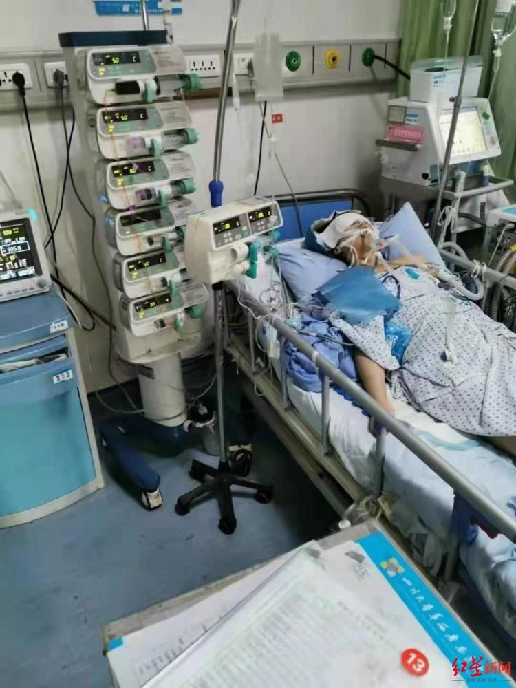 22岁女护士突发脑溢血,住进icu两月欠费30万:工作优秀,曾参与抗疫