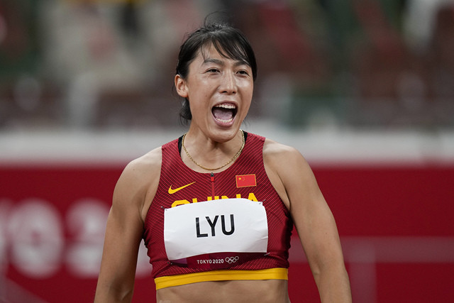 刘诗颖夺得东京奥运会女子标枪金牌