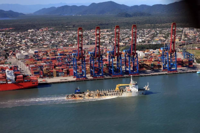 编辑商业眼光超前的他很快就发现巴西桑托斯港的巨大商业潜力,于是