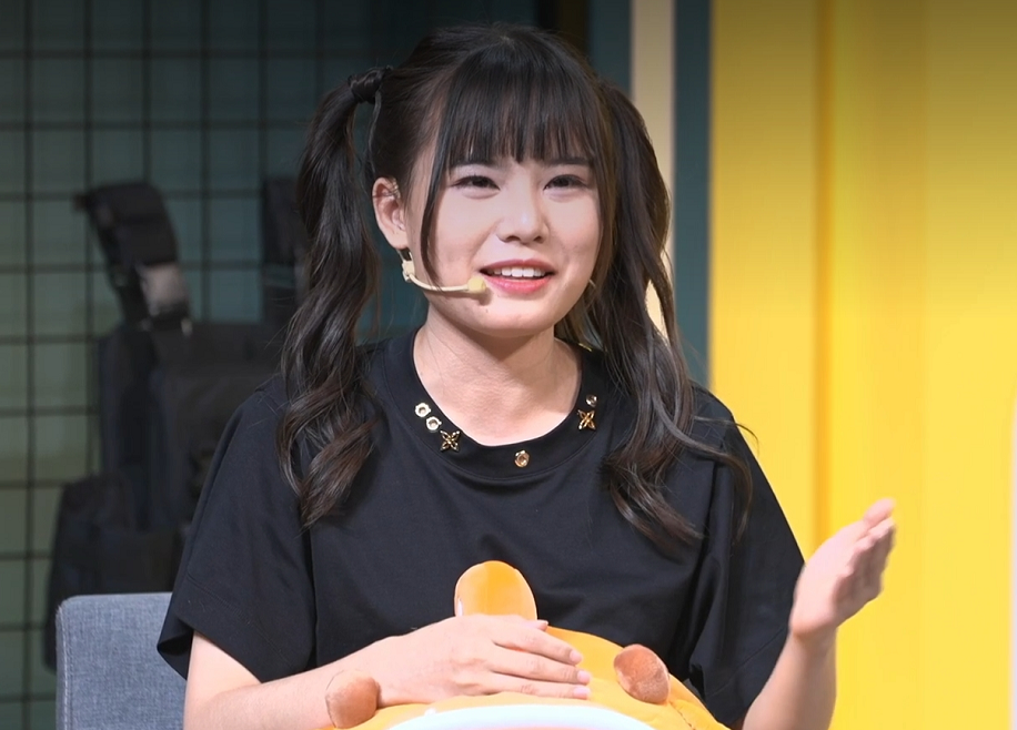 欧阳娜娜邀请火线妹一起直播不小心暴露无美颜火线妹粉丝滤镜真厉害