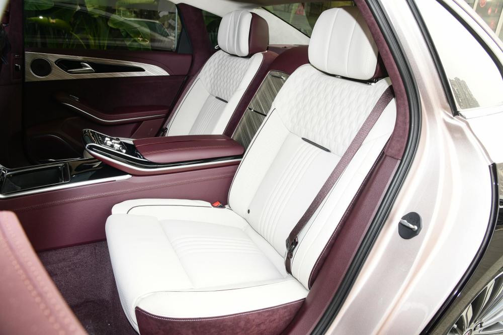 售价5398万30t7dct后排豪华实拍红旗h9