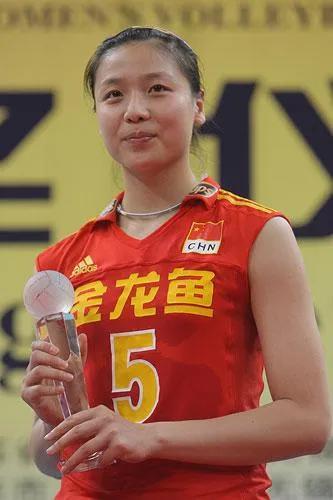 魏秋月的故事:亚洲最美二传,与老公15岁就相识,曾被郎平催婚_腾讯新闻