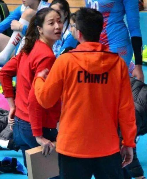 魏秋月的故事:亚洲最美二传,与老公15岁就相识,曾被郎平催婚_腾讯新闻