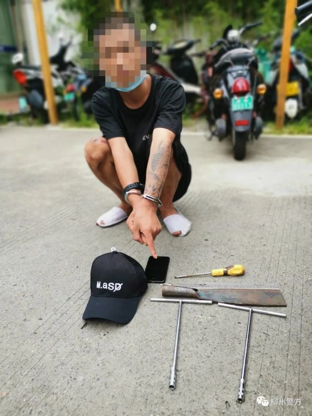 柳州街头多名"鬼火少年"持刀打群架?真相是
