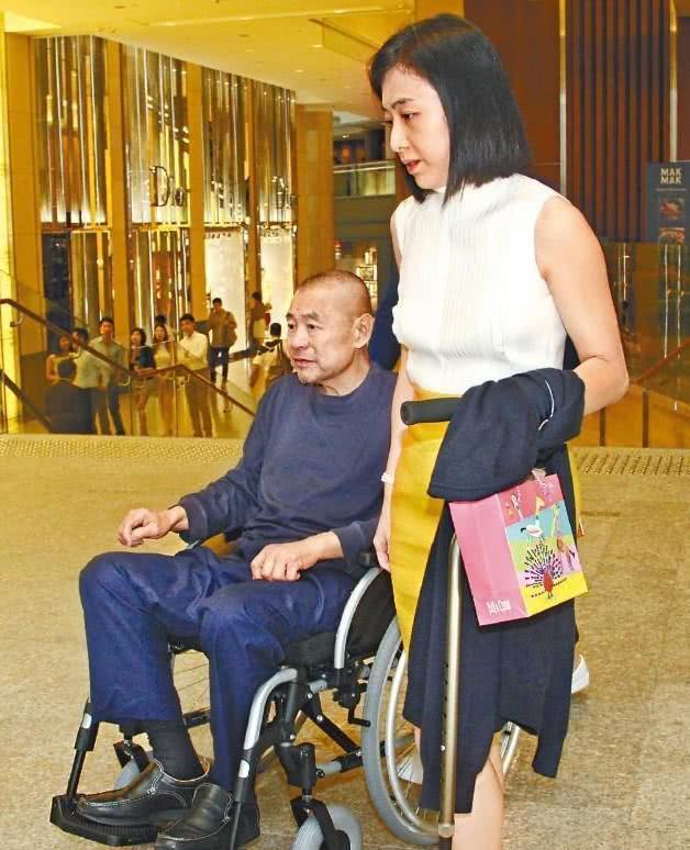 地位,生日宴本该大搞特搞,却没曾想坐在轮椅上过七十大寿的刘銮雄竟然