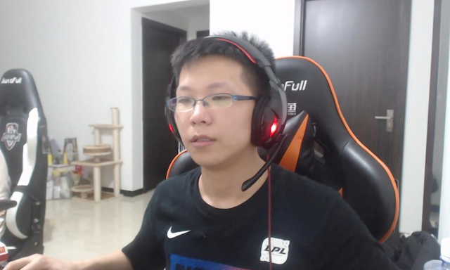 斗鱼举办绝活哥比赛,对阵韩服第一派出秘密武器,c皇降维打击!