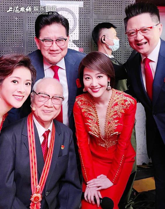 上海人都爱的电视台知名男主播生日发照感叹岁月网友直呼杀猪刀