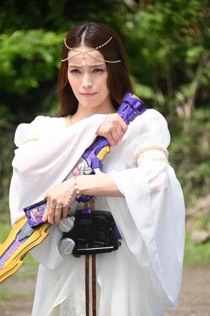 假面骑士saber第45话先行图来袭大秦寺和莲仔要退场了吗