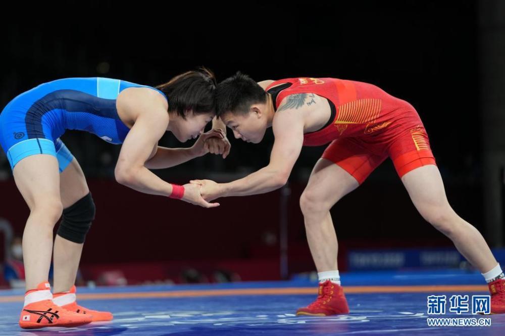 新华社记者 王毓国 摄当日,在东京奥运会摔跤项目女子自由式53公斤级