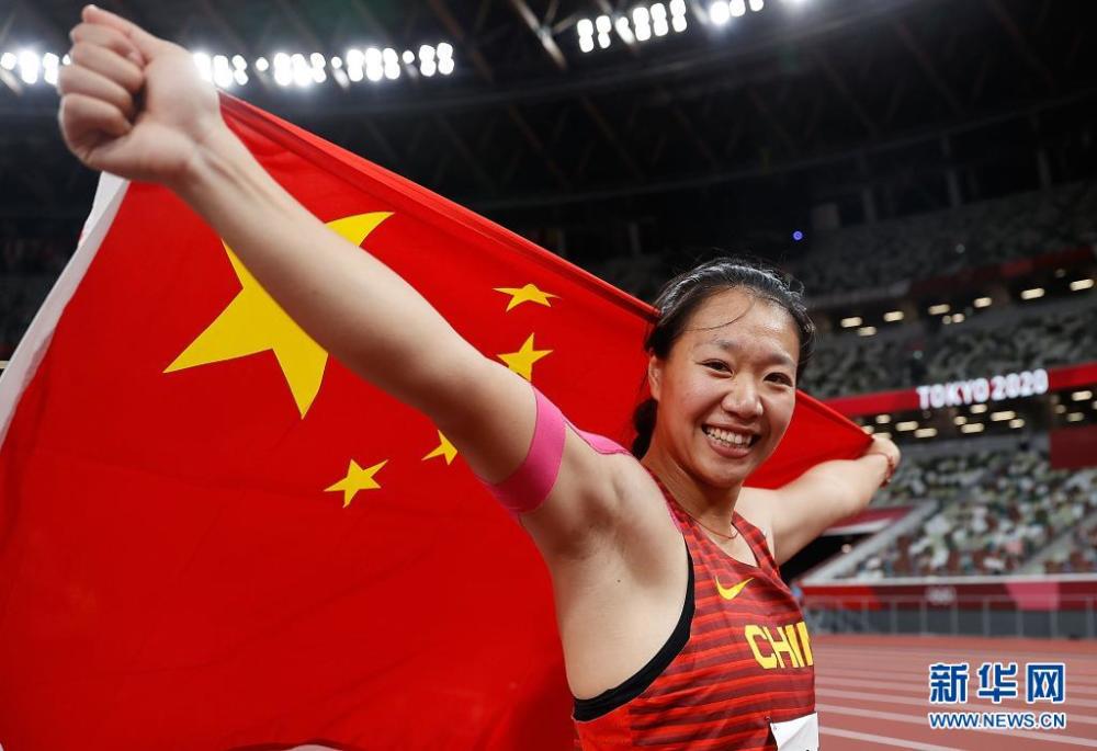 摄当日,在东京奥运会田径女子标枪决赛中,中国选手刘诗颖夺得冠军