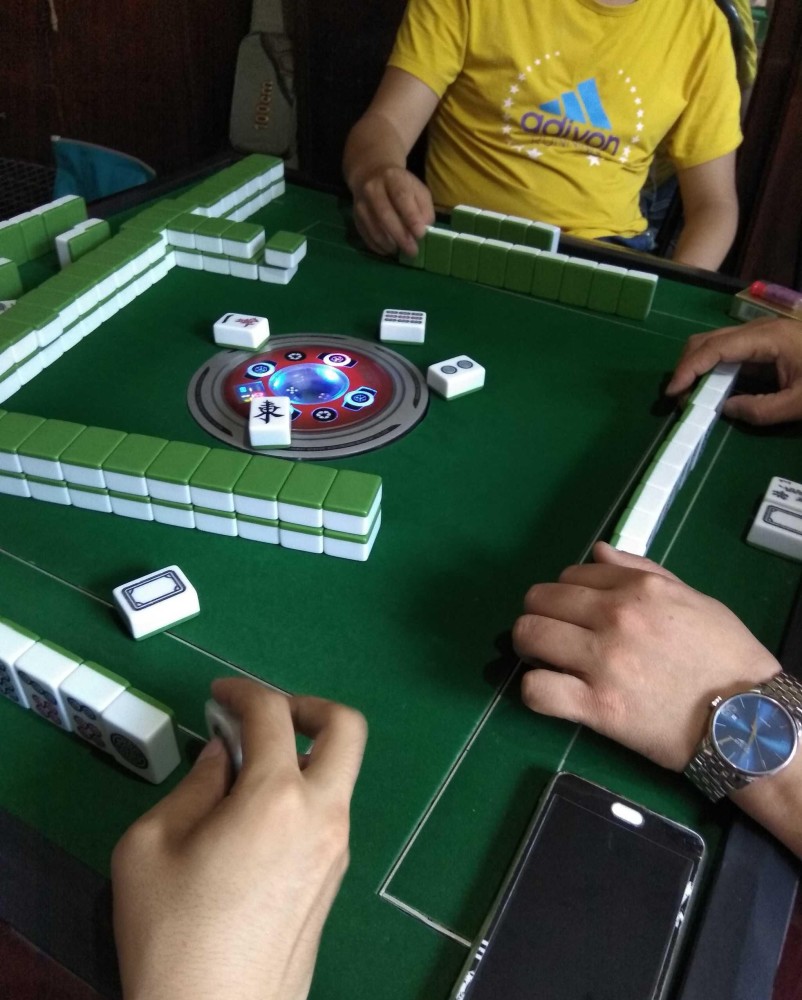 有人说棋牌室,麻将桌是万恶之源:应该永久关闭棋牌室,麻将桌吗?