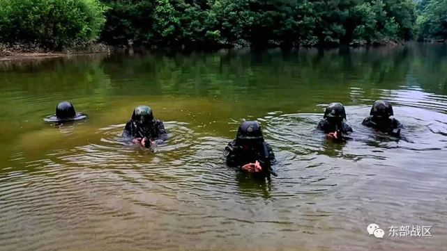 火箭军"特种兵"战斗画面来袭(附视频)