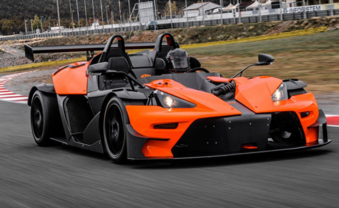 ktm x-bowcaterham seven 620 r也是系列车里面的顶级版本,搭载了福特
