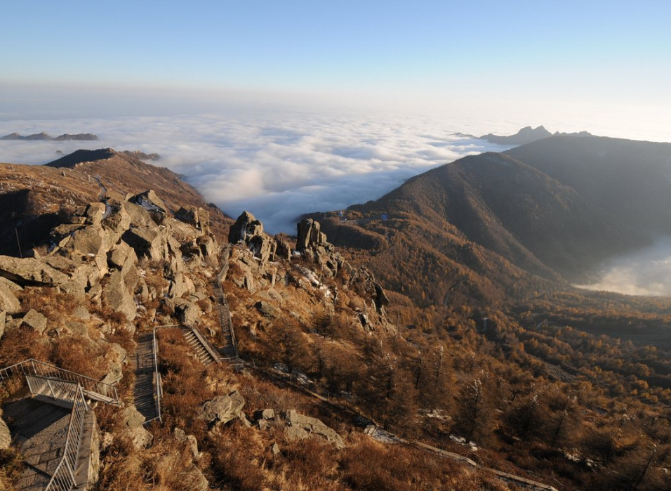 河北一处绝美山峰,盛夏平均气温仅17度,被誉为"京东第一山"