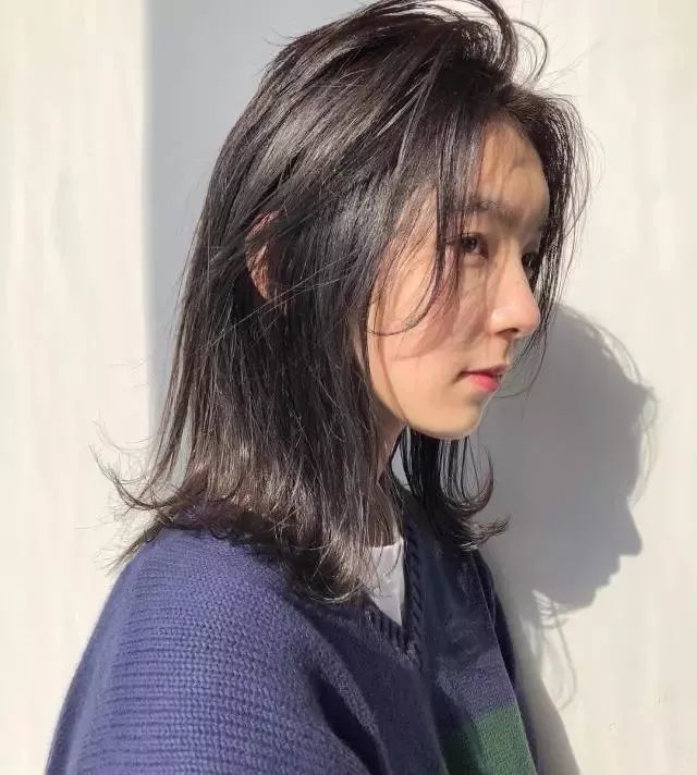 初秋最火的4款中长发百搭又好看超级美