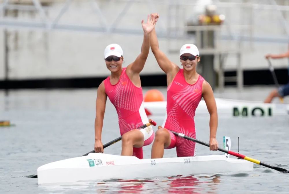 第37金"诗雅组合"女子双人划艇500米夺冠