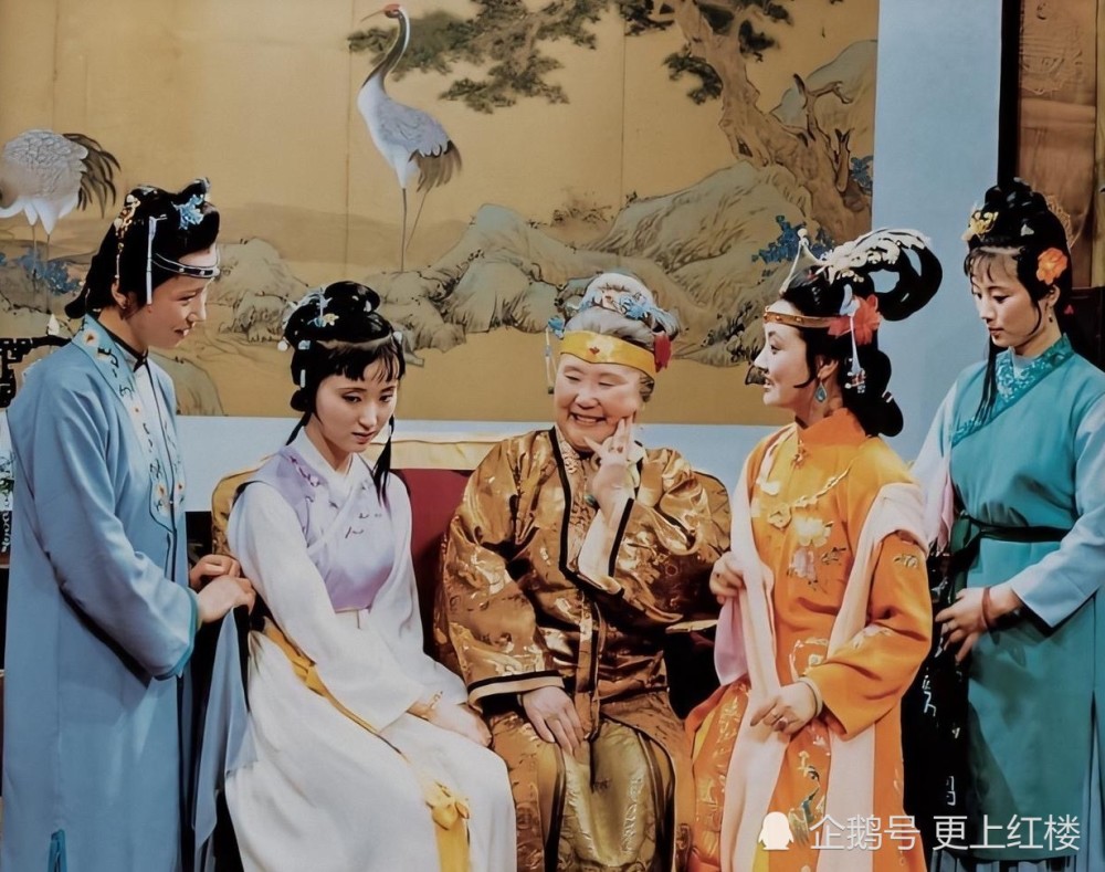 王夫人欺瞒贾母,王熙凤背弃贾母,宝玉哄骗贾母,贾母却重拾旧威