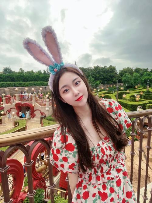 刘思佳告诉记者,初试考台词功力,她朗诵了一段《金色花》.