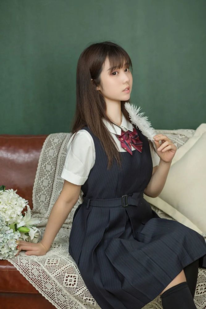 微博福利姬镜酱《不知梦_制服》_【cosplay美女】_腾讯新闻