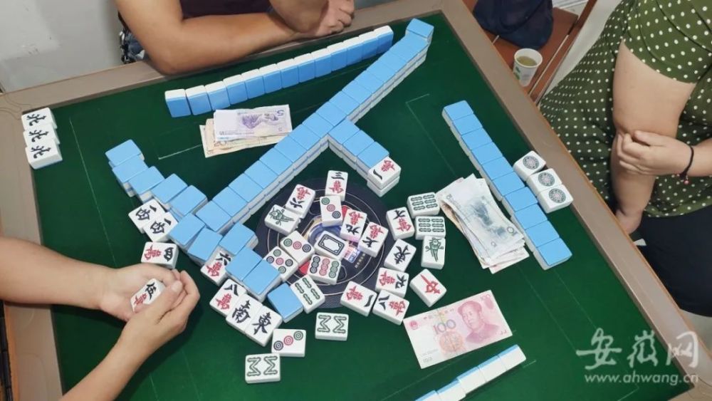安徽此地,竟还有人在棋牌室打麻将!警方:罚!_腾讯新闻