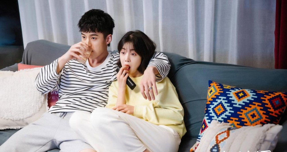 李溪芮何与新剧甜到发齁,它不只是一部甜宠剧,更像是恋爱启示录_腾讯