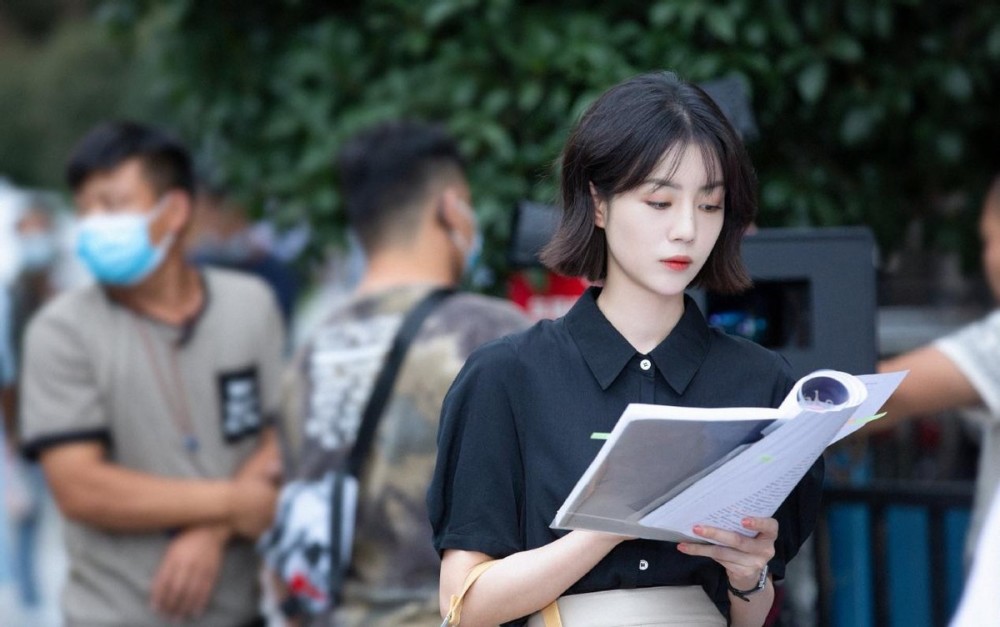 李溪芮何与新剧甜到发齁,它不只是一部甜宠剧,更像是恋爱启示录_腾讯